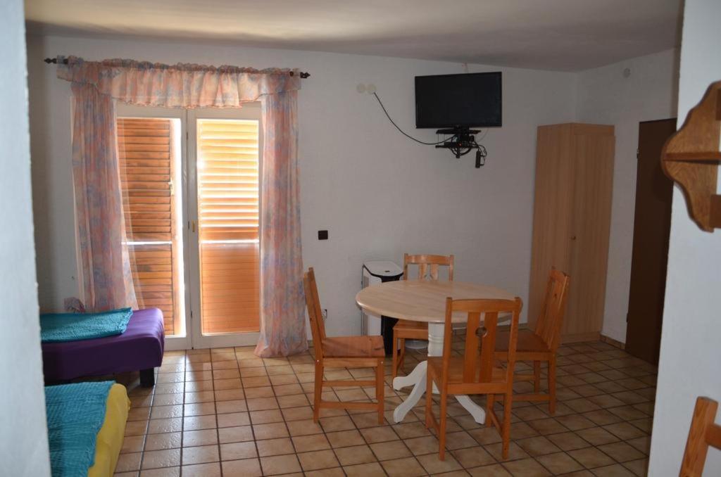 Apartmani Kemac Stara Novalja Exterior photo
